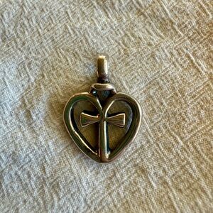 Vintage sterling silver sacred heart pendant